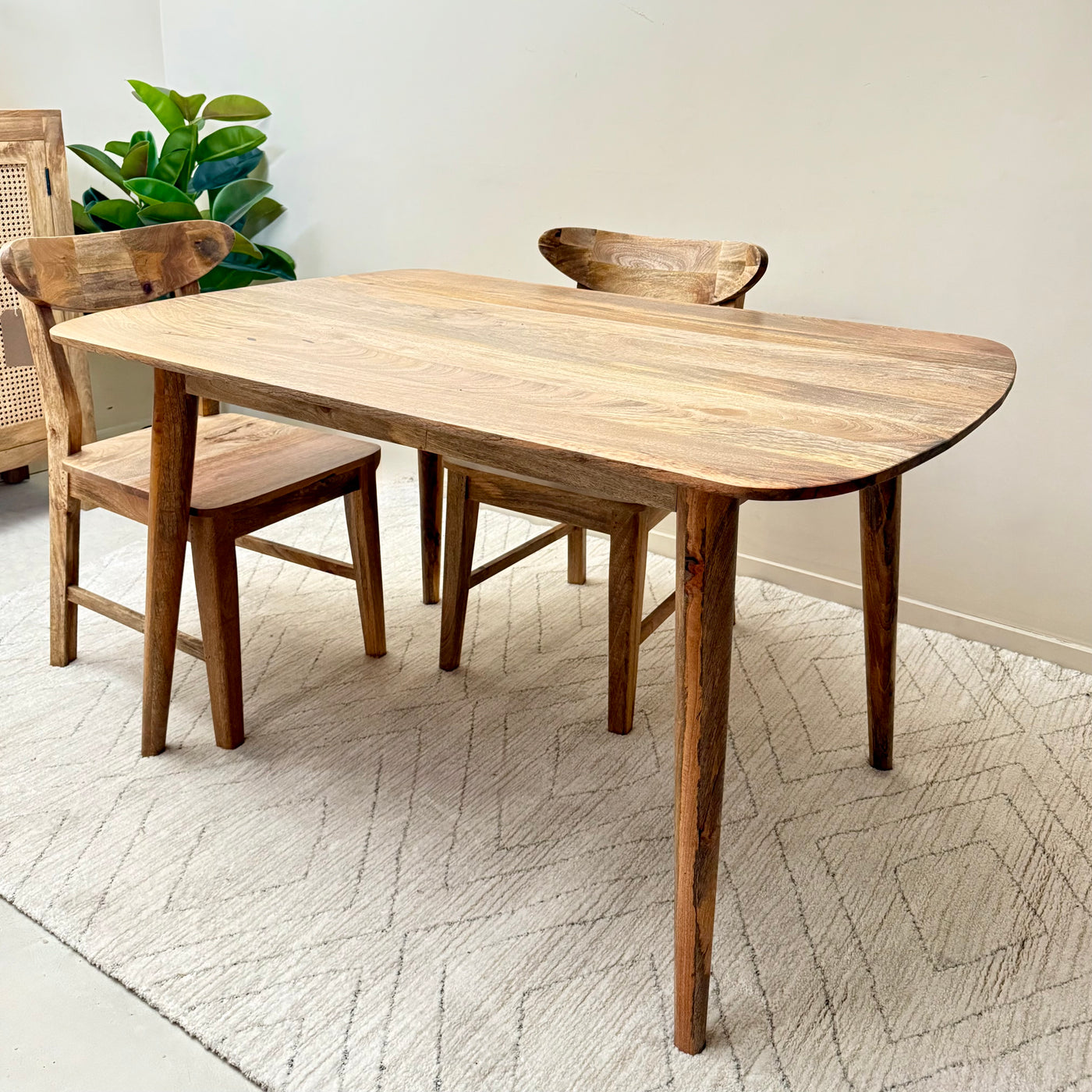Chulsa Dining Table