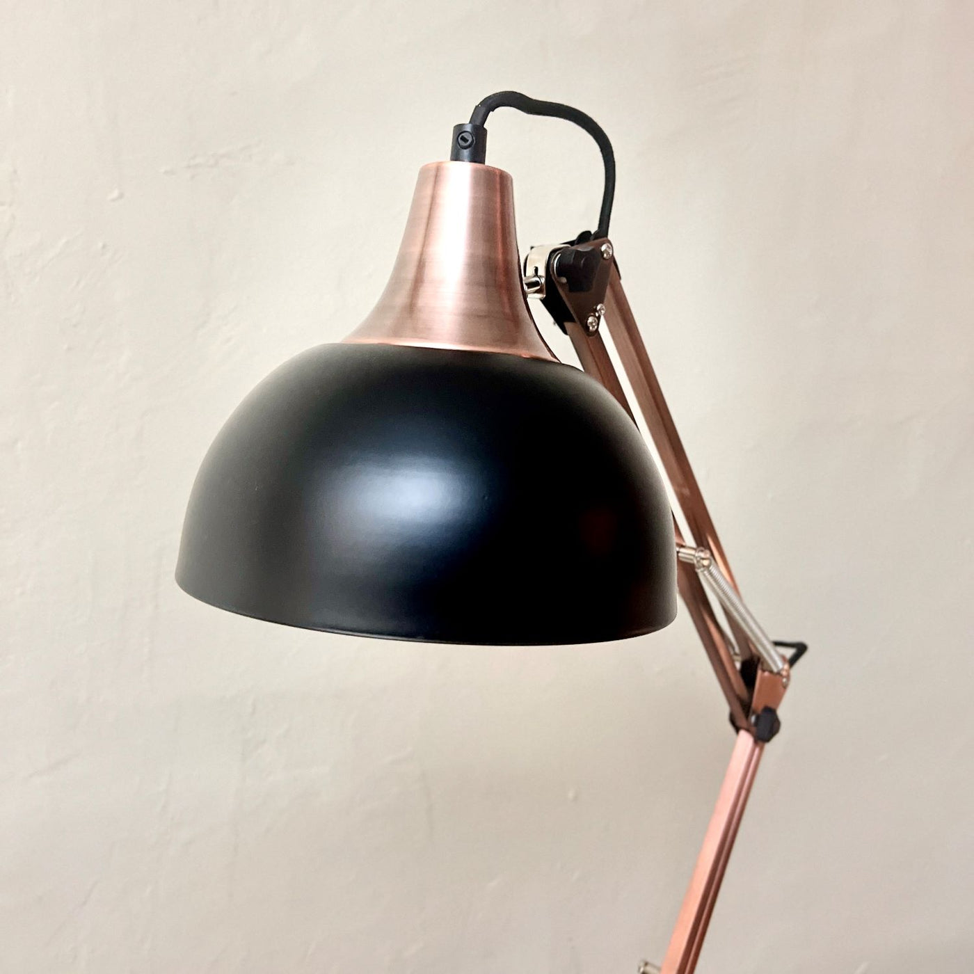 Skylon_Desk_Lamp-detail