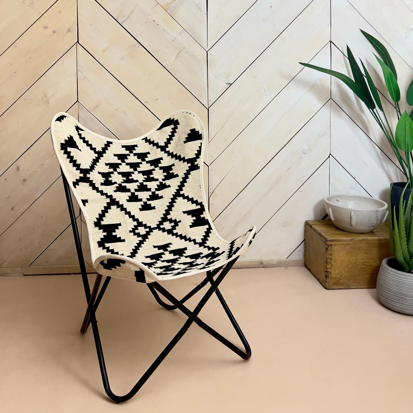 Kahina Monochrome Kilim Butterfly Chair