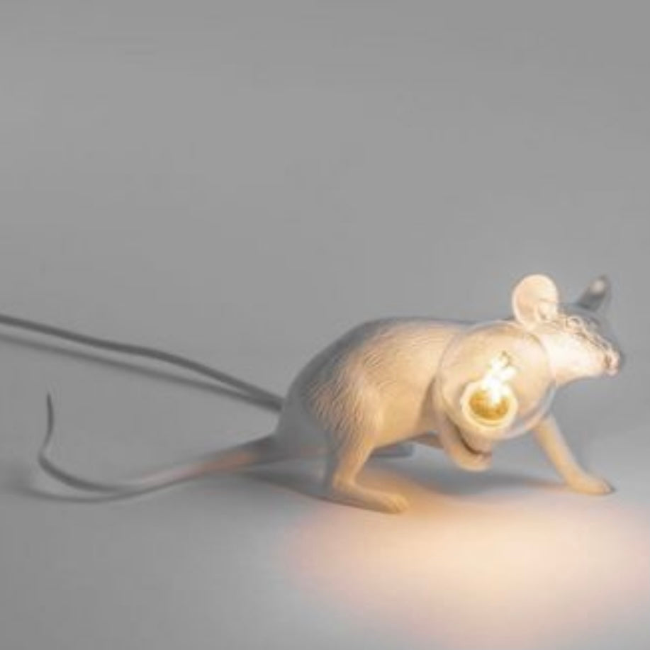 Seletti-White-Mouse-Lamp-crouching-in-resin