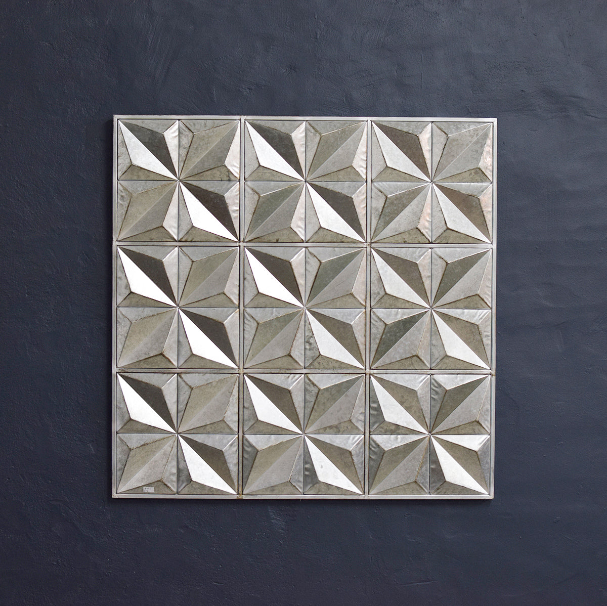 Dutch-Imports-3D-Geometric-Galvanised-Wall-Art-Silver