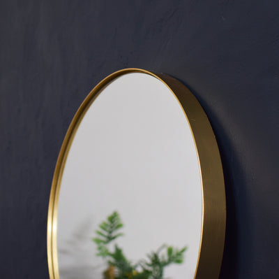 round gold mirror detail